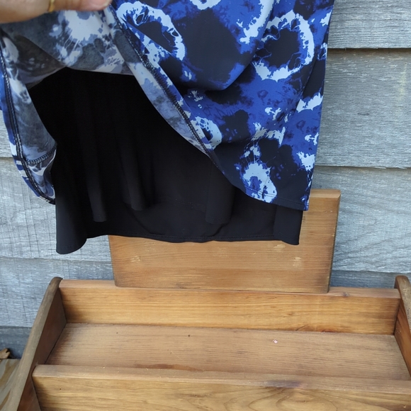 New Directions Women Black/Blue/White Short Sleeve Blouse Large Poly/Spandex - Picture 6 of 9